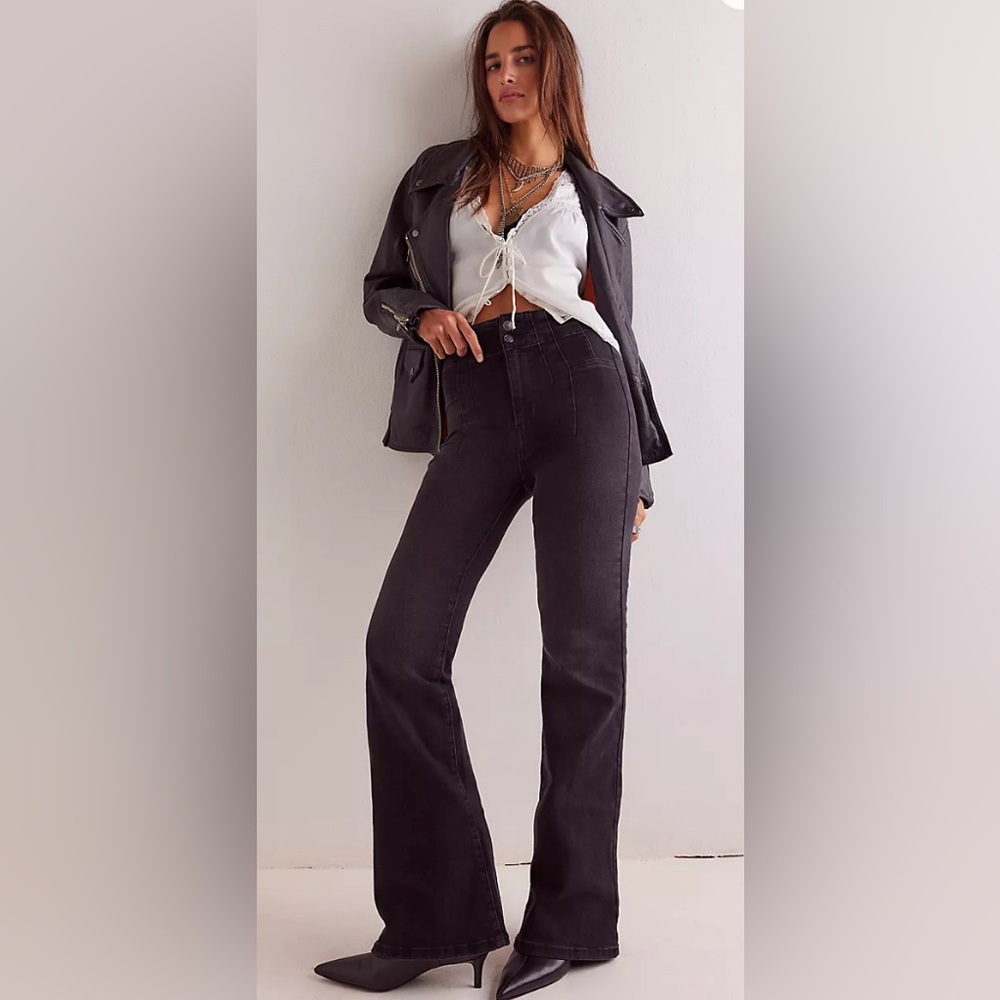 We the Free Jayde High Rise Onyx Flare Jeans Sz. 28 - Picture 2 of 5